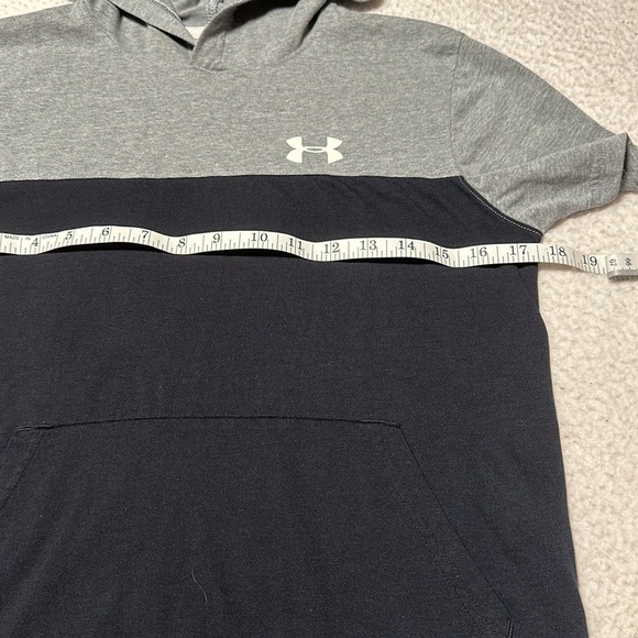 Under Armour Boys Navy & Gray Front Pocket Hoodie Tee, EUC, Size Youth Large - Picture 8 of 10